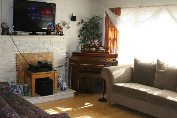 Francel Guest Home II - 3 - living room.JPG