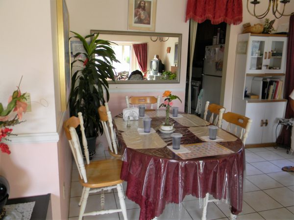 Lucy's Place - 4 - dining room.JPG