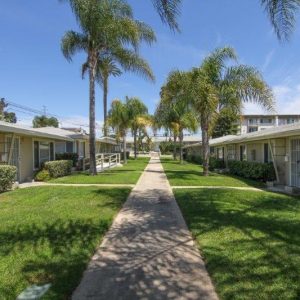 Mesaview Independent Living - central courtyard.jpg