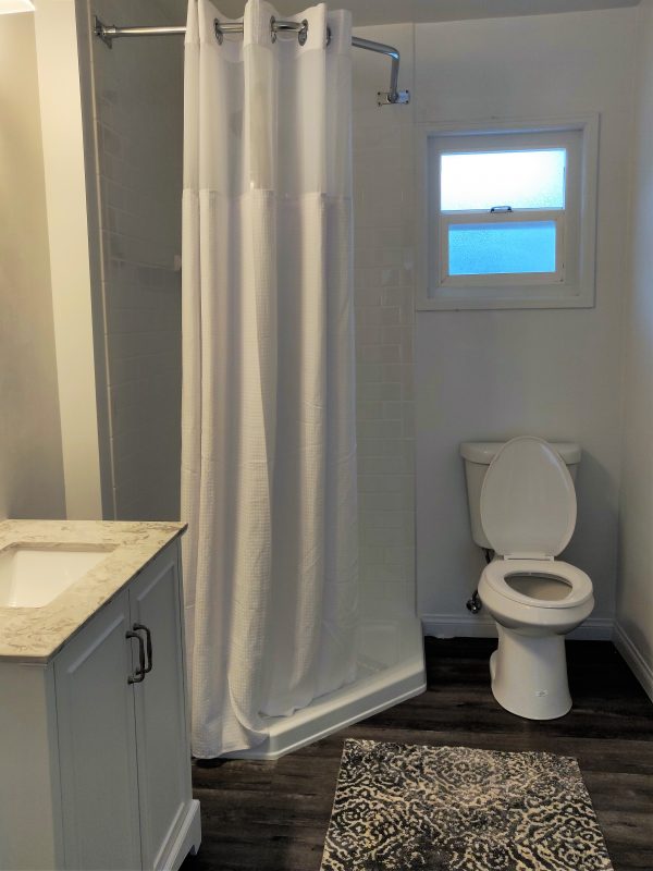 Mesaview Senior Assisted Living - independent restroom.jpg