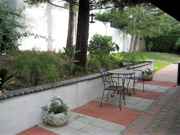 Serenity Hills Manor - patio.jpg