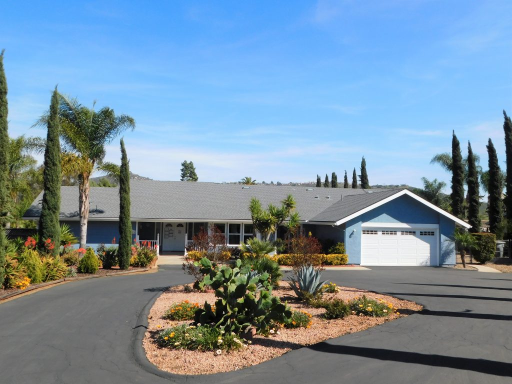 Weaver's Twin Oaks Villa - 1 - street view.JPG