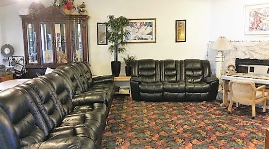 Alta Vista Manor 3 - living room.JPG