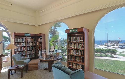 Casa de Manana 4 - library.JPG