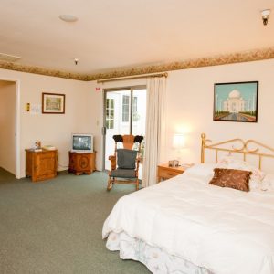 Country Gardens 5 - private room 2.jpg
