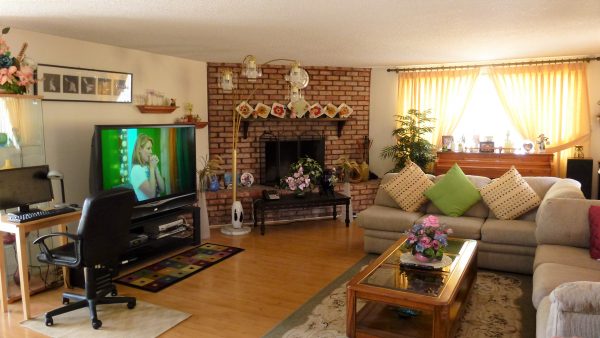 Emerald Guest Home 5 - living room 3.jpg