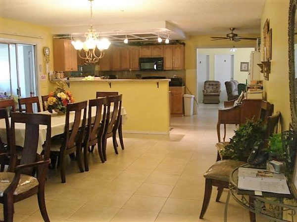 Island Grove Guest Home II kitchen and dining room.jpg