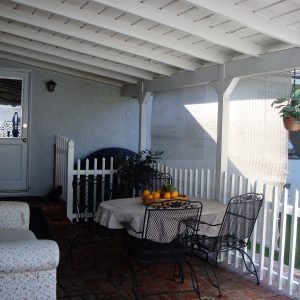 JC Cottages - Hollydale 6 - patio.JPG