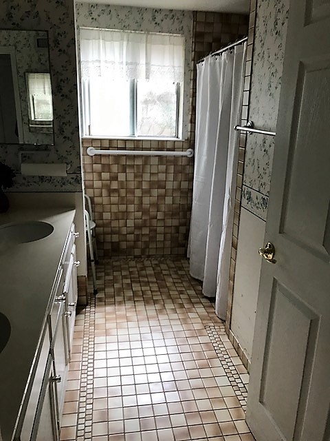 Lake Forest Country Homes III restroom.JPG