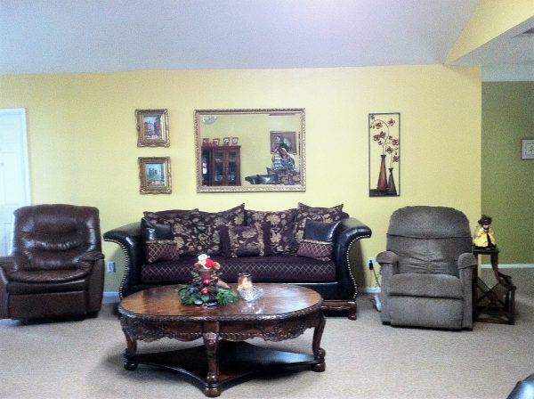 Leriza's Guest Home 3 - living room.JPG