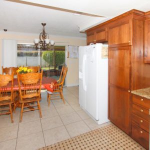 Miles Place of Fountain Valley dining room.JPG
