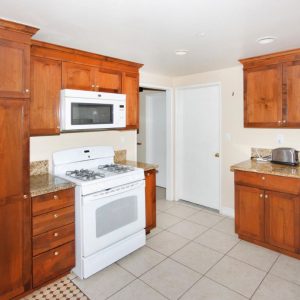 Miles Place of Fountain Valley kitchen.JPG