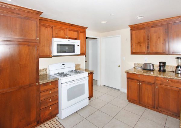 Miles Place of Fountain Valley kitchen.JPG