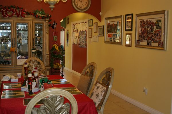 Pacifica Cottage dining room 2.JPG