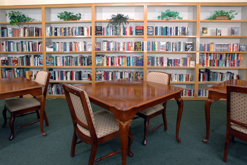 Pacifica Senior Living - Vista 4 - library.jpg
