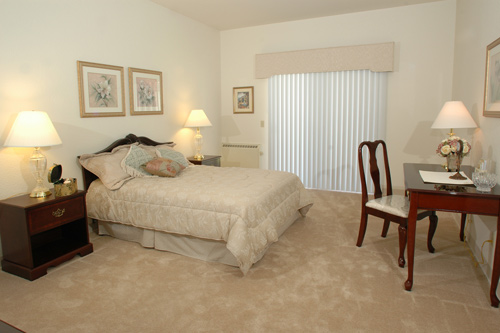 Pacifica Senior Living - Vista 5 - apartment bedroom.jpg