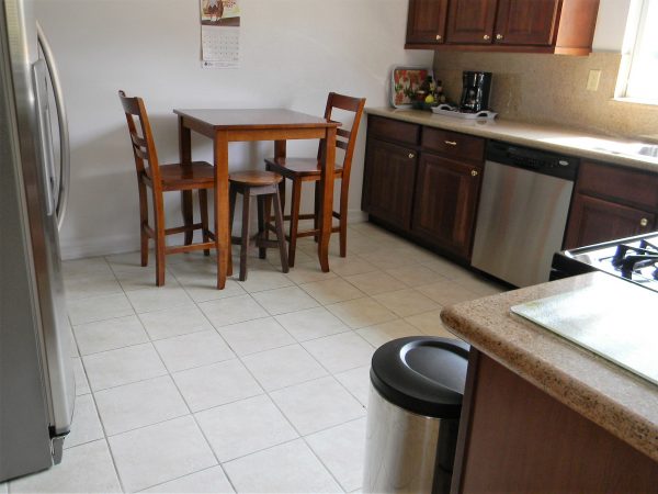 Paseo Guest Home 4 - kitchen.JPG