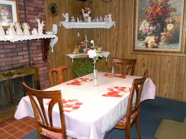 Pine Tree Home LLC dining room.JPG