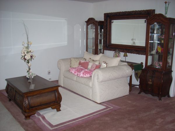 Royal Guest Home 3 - living room.JPG