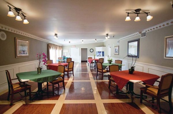 Sea Cliff Assisted Living 5 - dining room.JPG