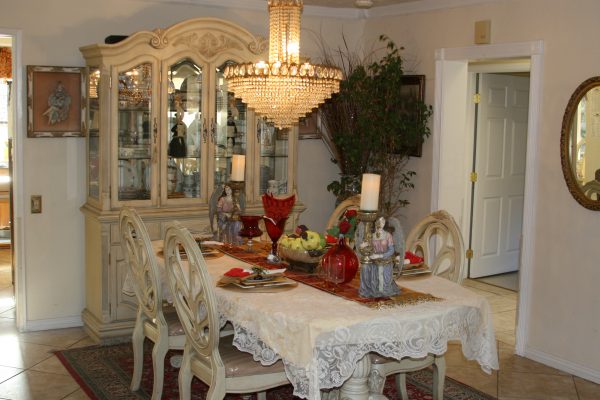 Tessie's Place I dining room.JPG