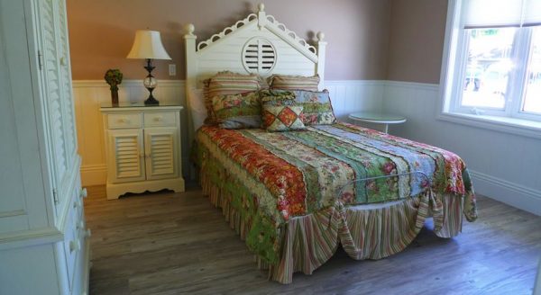 The Cottages - Seaside 6 - private room 2.JPG