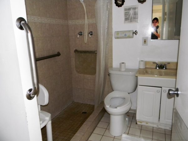 Mission Home III 6 - restroom.JPG