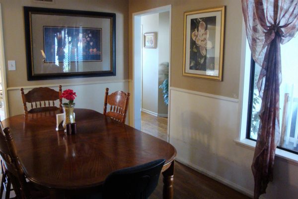 JC Cottages - Hollydale 3 - dining room.JPG