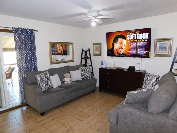 thrive-elder-care-3-living-room.jpg