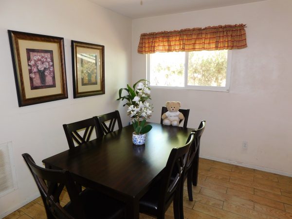thrive-elder-care-dining-room.jpg