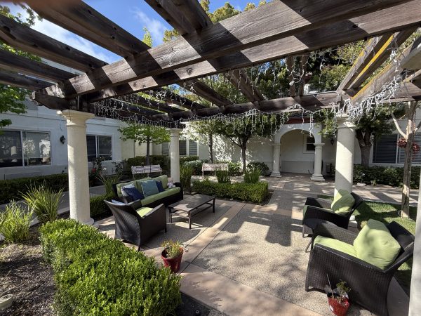 aegis-of-shadowridge-outdoor-patio.jpeg