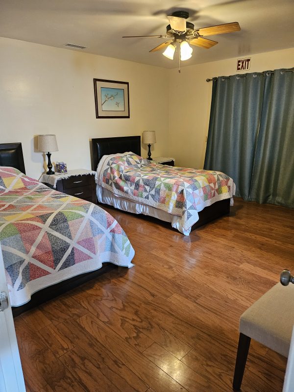 bed-of-roses-shared-room-4.jpg