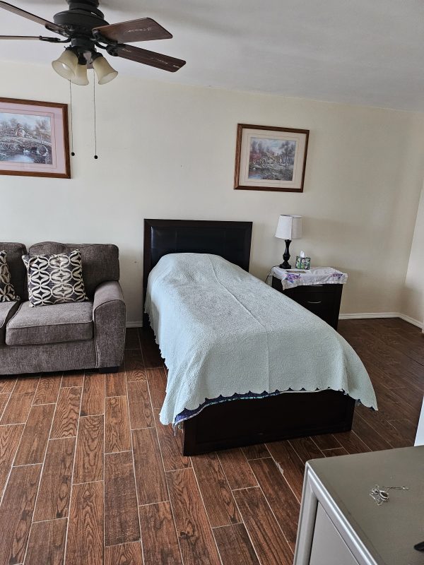 bed-of-roses-shared-room.jpg