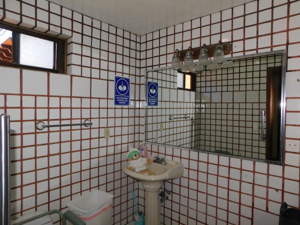 hacienda-anos-de-oro-bathroom.jpg