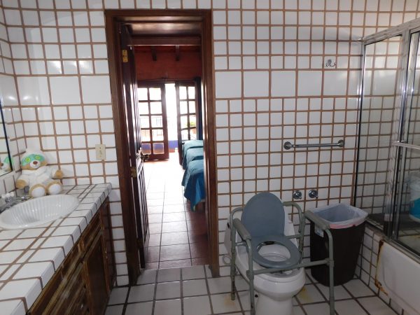 hacienda-anos-de-oro-master-bathroom-2.jpg