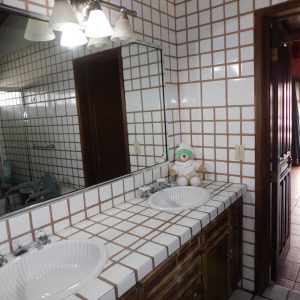 hacienda-anos-de-oro-master-bathroom.jpg