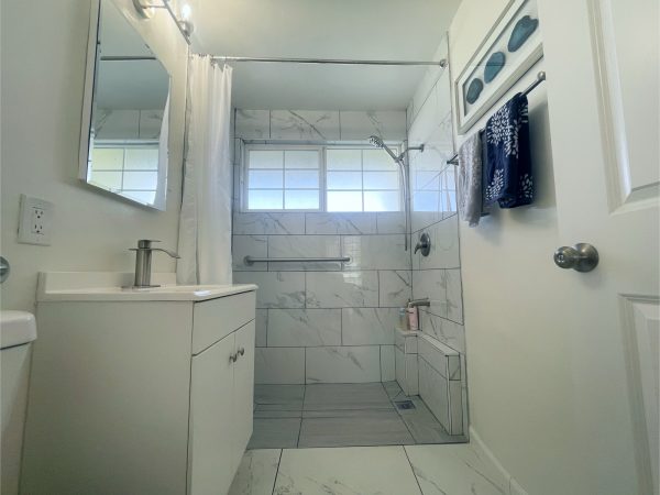 harmony-grove-assisted-living-bathroom.jpeg