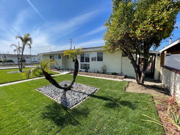 harmony-grove-assisted-living-front-yard.jpeg