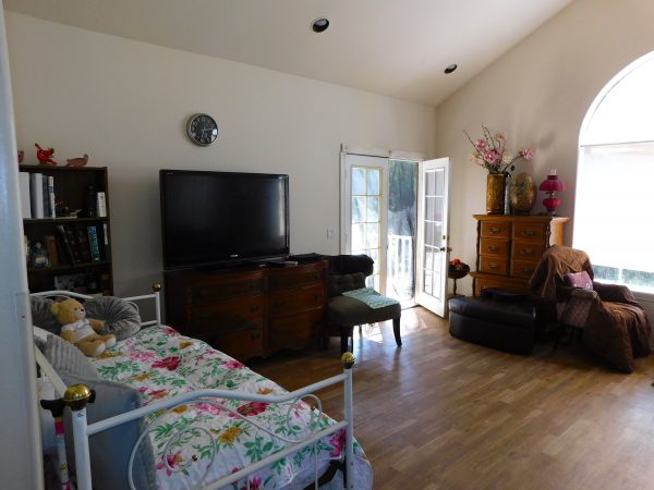 melrose-place-large-private-room---2.jpg