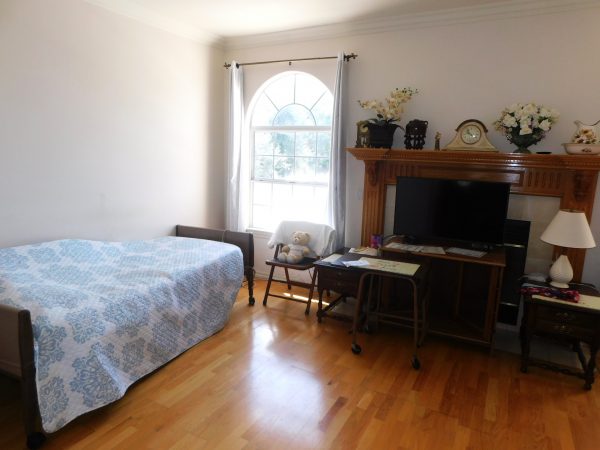 melrose-place-shared-room-1.jpg