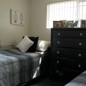 knotts-landing-luxury-care-shared-room.png