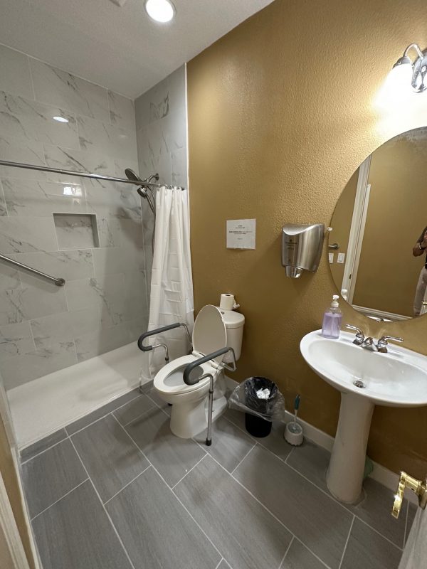 elite-manor-residential-care-ii-11---bathroom.jpg