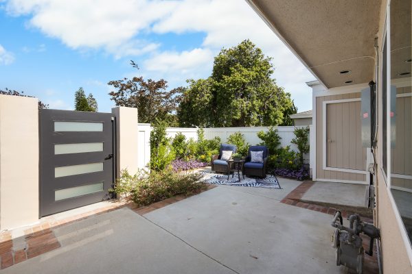 serenity-health-2-3---front-patio.jpg