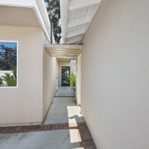 serenity-health-2-4---front-hallway.jpg