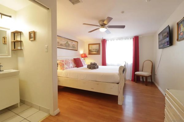 a-quiet-sunset-llc-7---private-room-with-bath.jpg