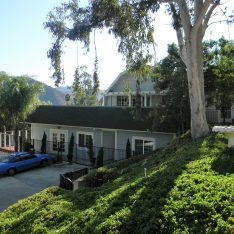 dehesa-view-manor-1---front-view.jpg