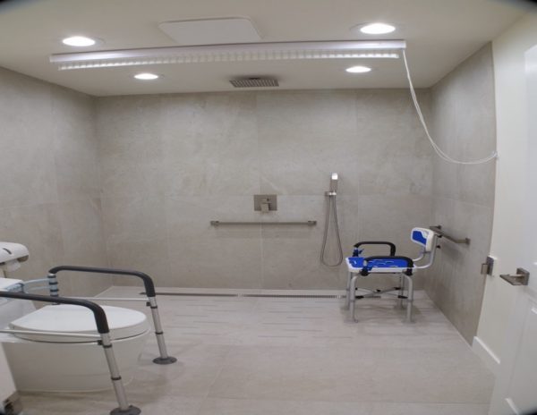 hillside-vista-senior-living-roll-in-shower.jpeg