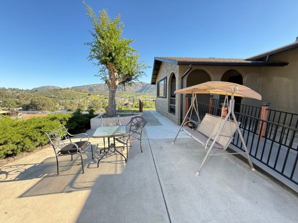 blossom-valley-residential-care-7-patio.jpeg