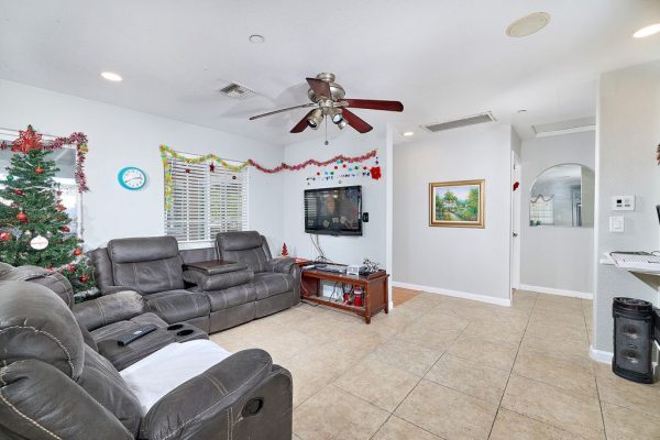 oceanside-elderly-care-home-448-living-room.jpg
