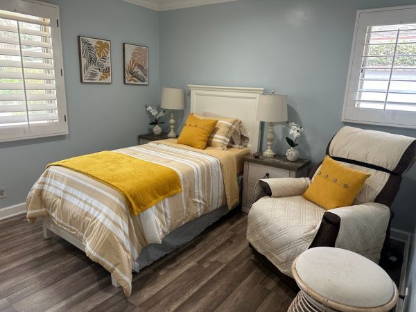 sunny-coast-care-home-8-private-room.jpeg